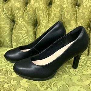 Clark Black Comfort Heels Sz 6 W